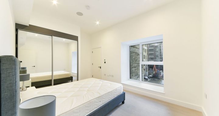 Flat Tannery Square in Greater London