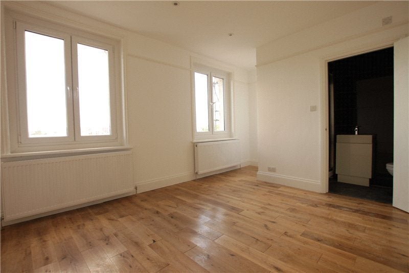Flat Lower Richmond Road in Greater London