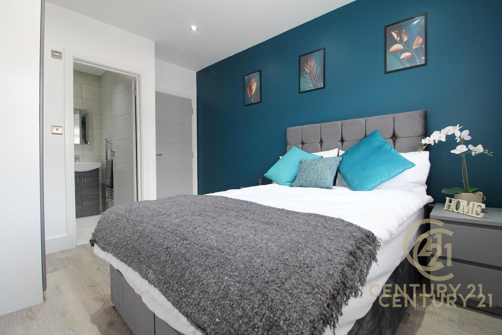 Room Villiers Avenue in Greater London