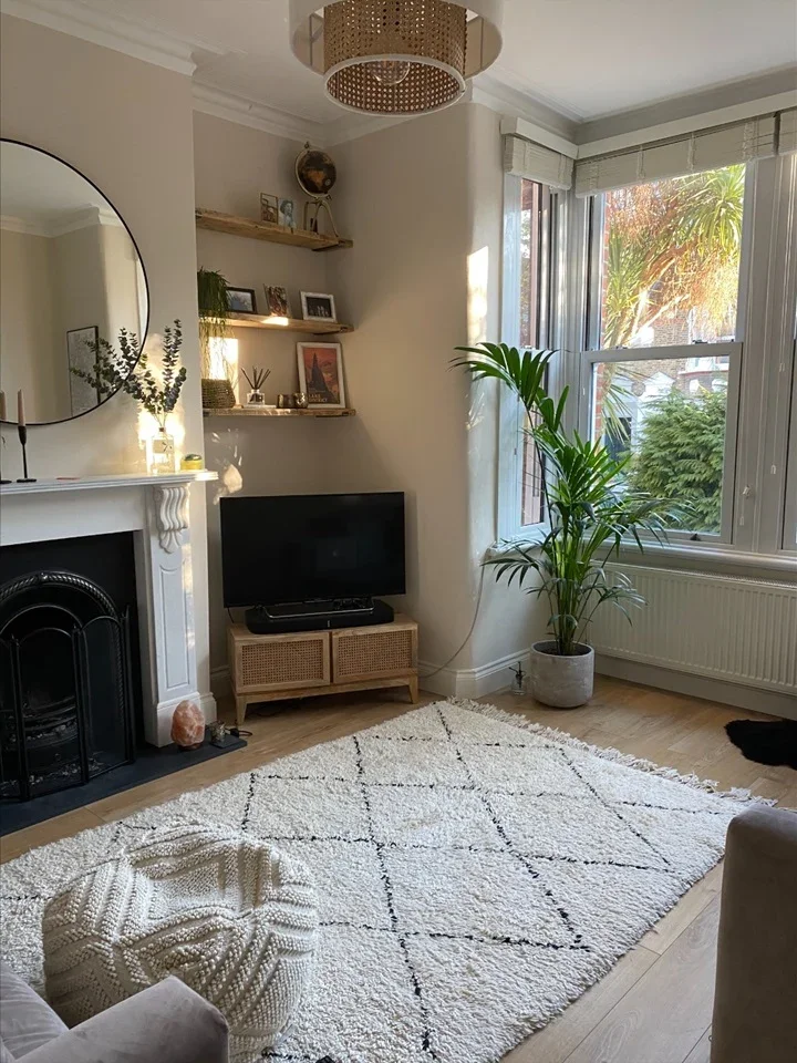 Flat Shipman Road in Greater London
