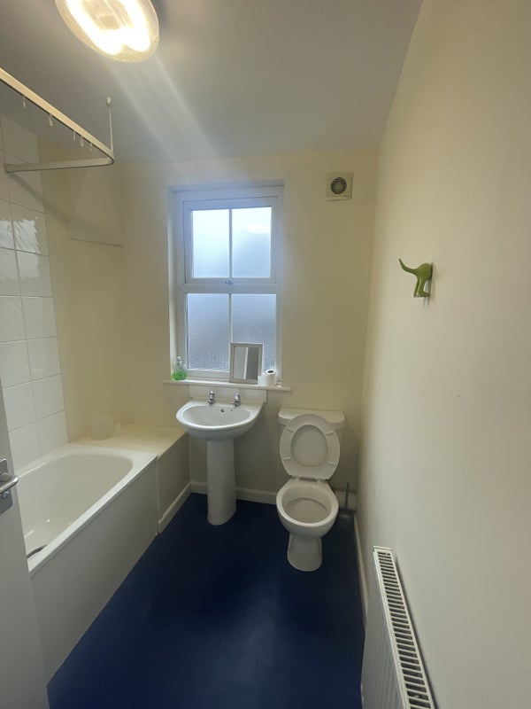 Room Alfreton Road in Nottingham