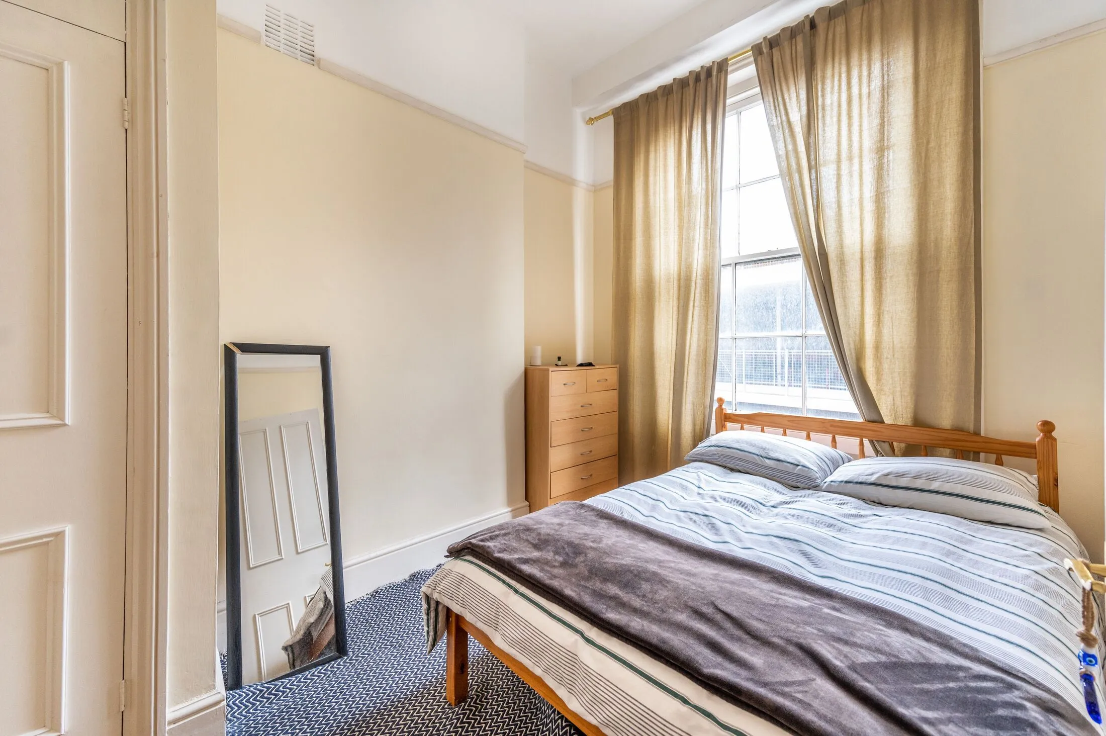 Flat Kensington Gardens Square in City of Westminster