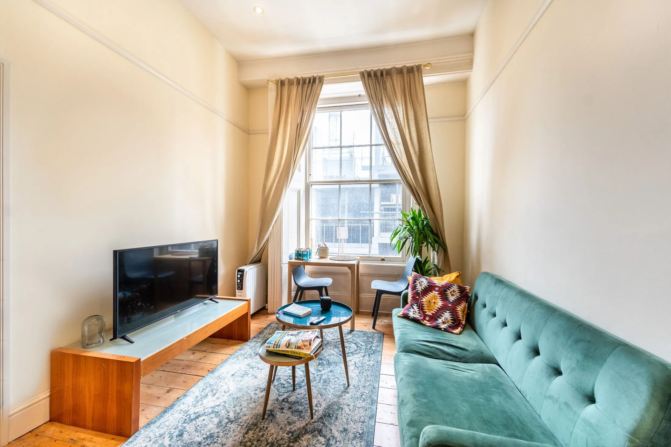 Flat Kensington Gardens Square in City of Westminster