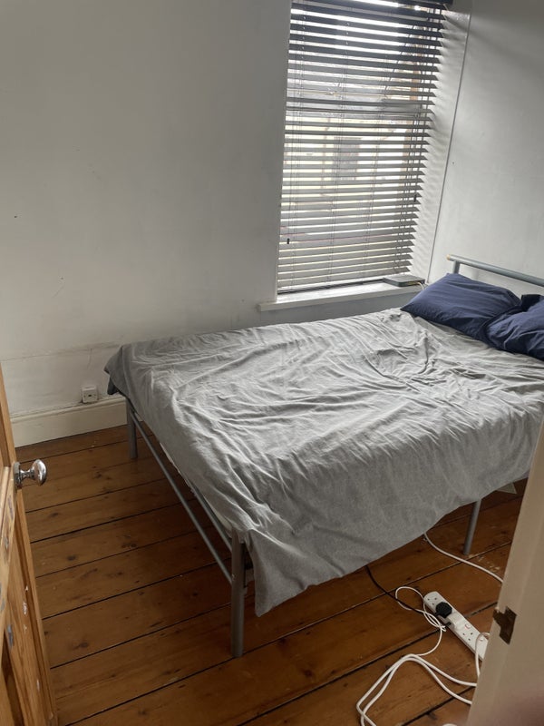 Room Lowerhouse Lane in Burnley