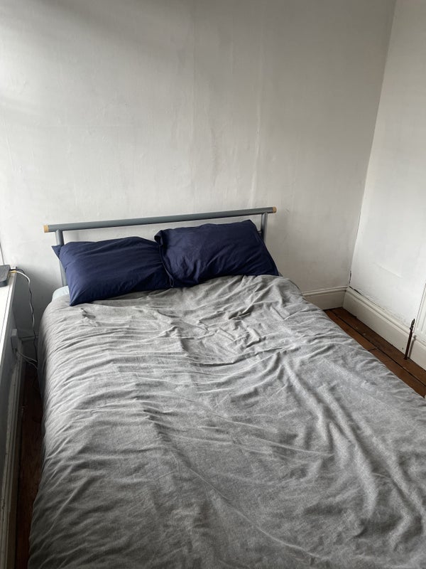Room Lowerhouse Lane in Burnley