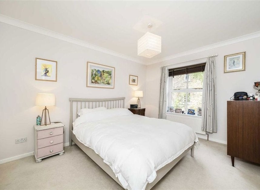 House Langley Lane in Greater London