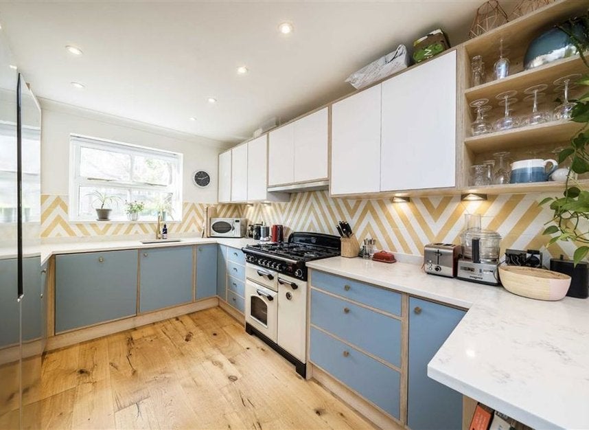 House Langley Lane in Greater London