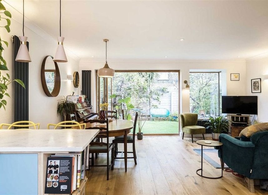 House Langley Lane in Greater London