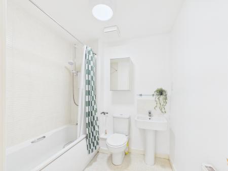 Flat Newhaven Place in City of Edinburgh