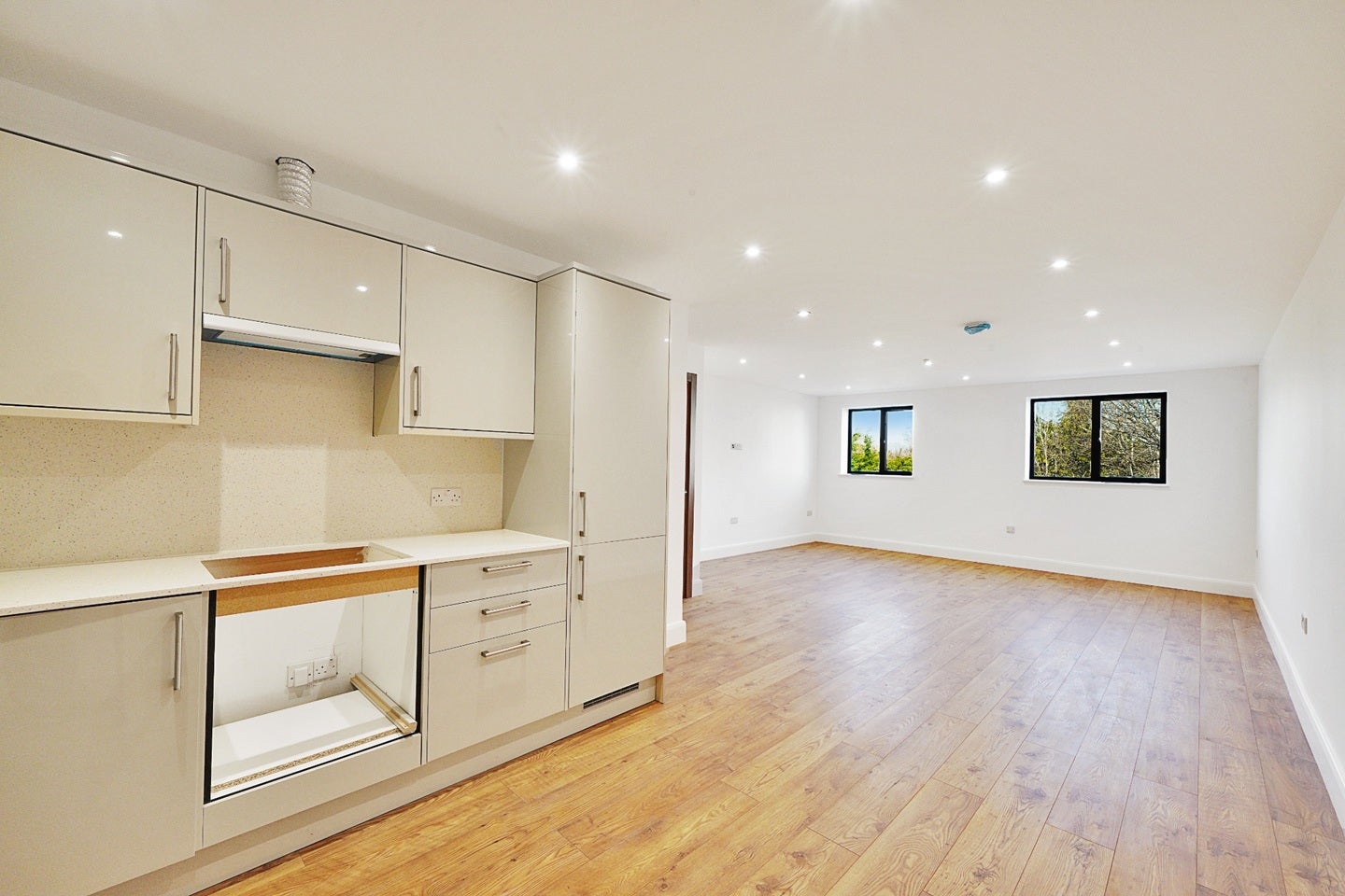 Flat Bushey Grove Road in Hertsmere
