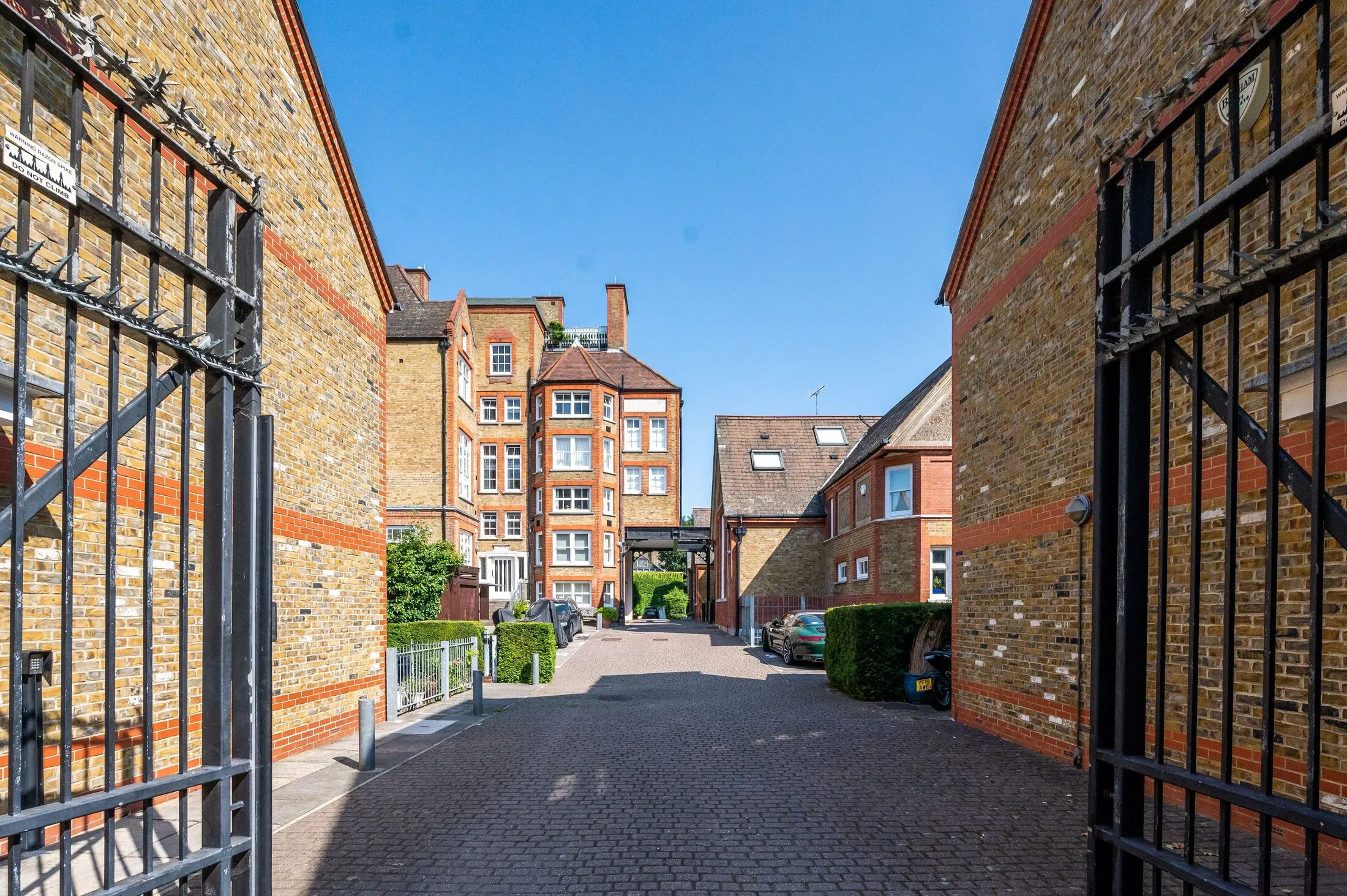 Flat Burns Road in Greater London