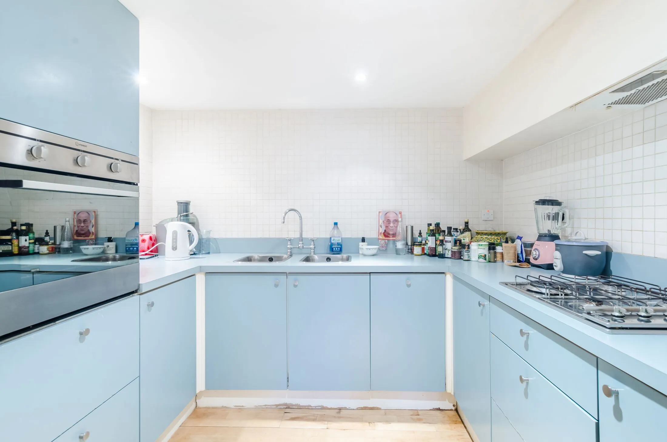 Flat Burns Road in Greater London