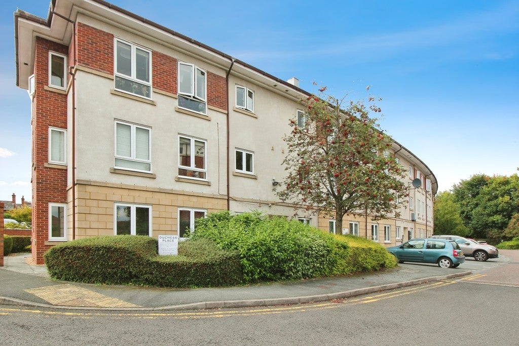 Flat Victoria Court in Chester