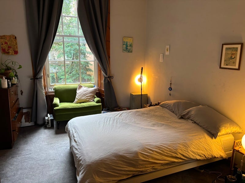 Room West End Park Street in Glasgow