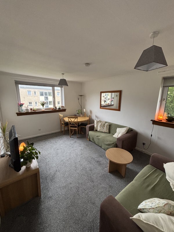 Flat Fergus Court in Glasgow