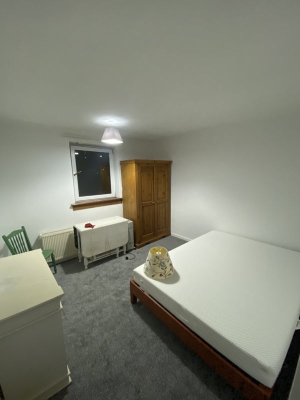 Flat Fergus Court in Glasgow