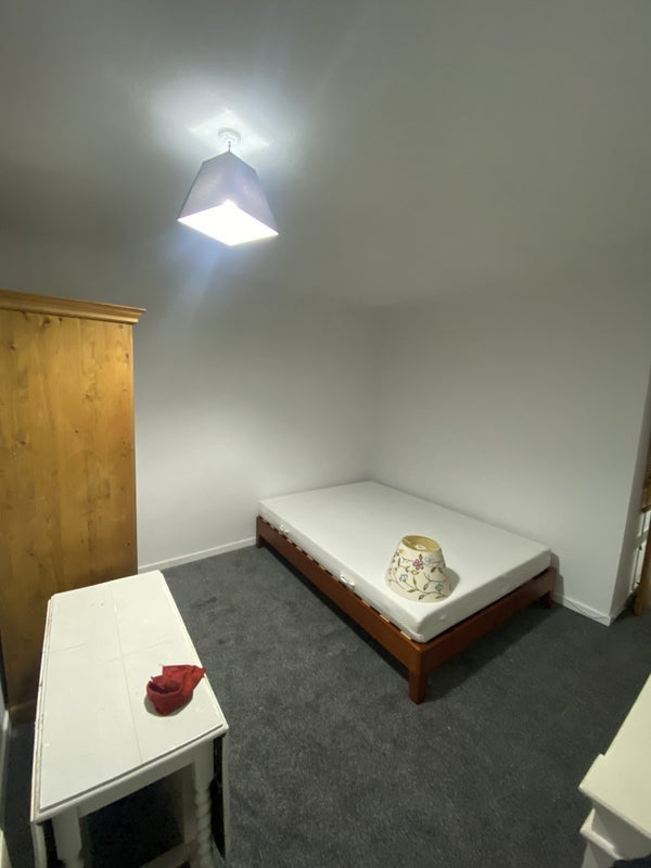Flat Fergus Court in Glasgow