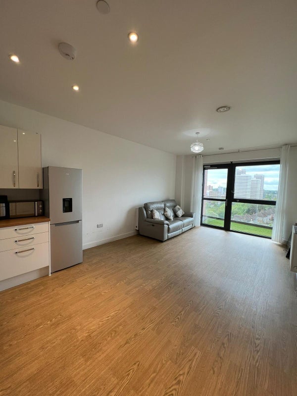 Room Wigginton Avenue in Greater London