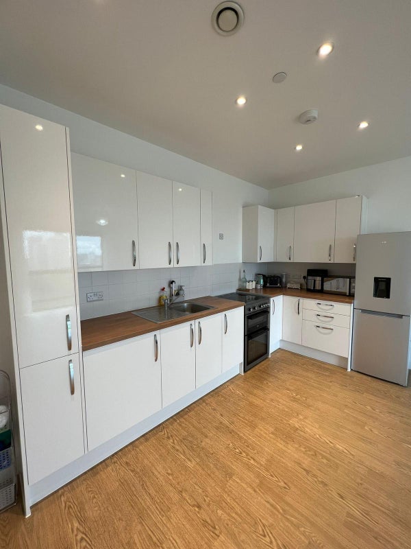Room Wigginton Avenue in Greater London