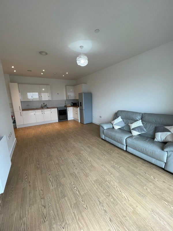 Room Wigginton Avenue in Greater London