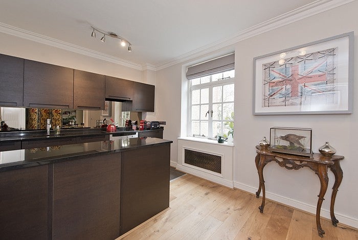 Flat Cheyne Walk in Greater London