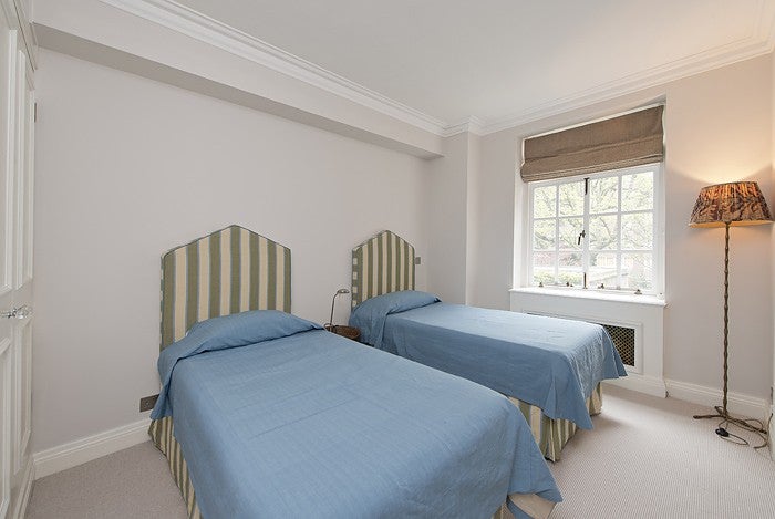 Flat Cheyne Walk in Greater London