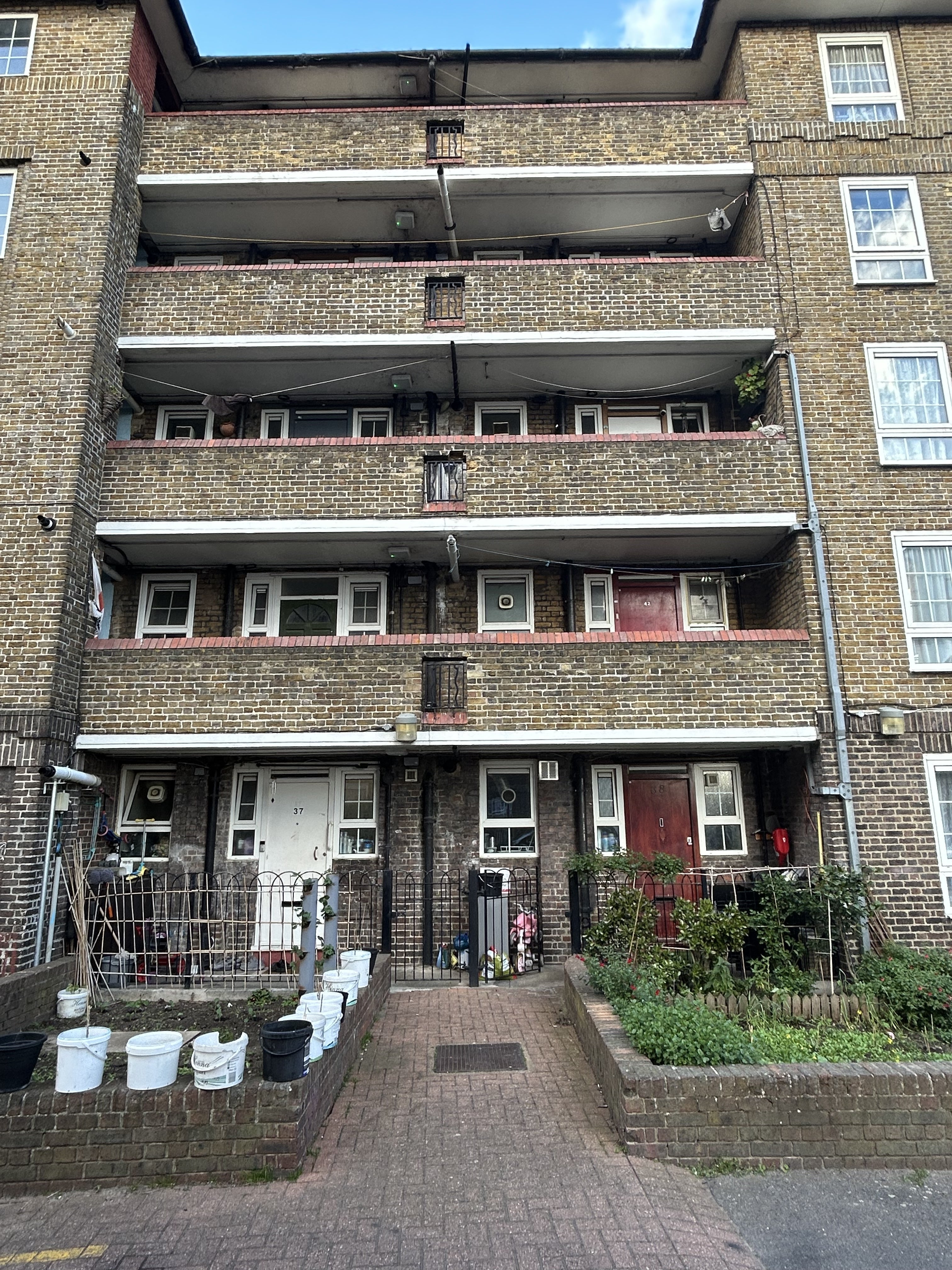 Flat Westferry Road in Greater London