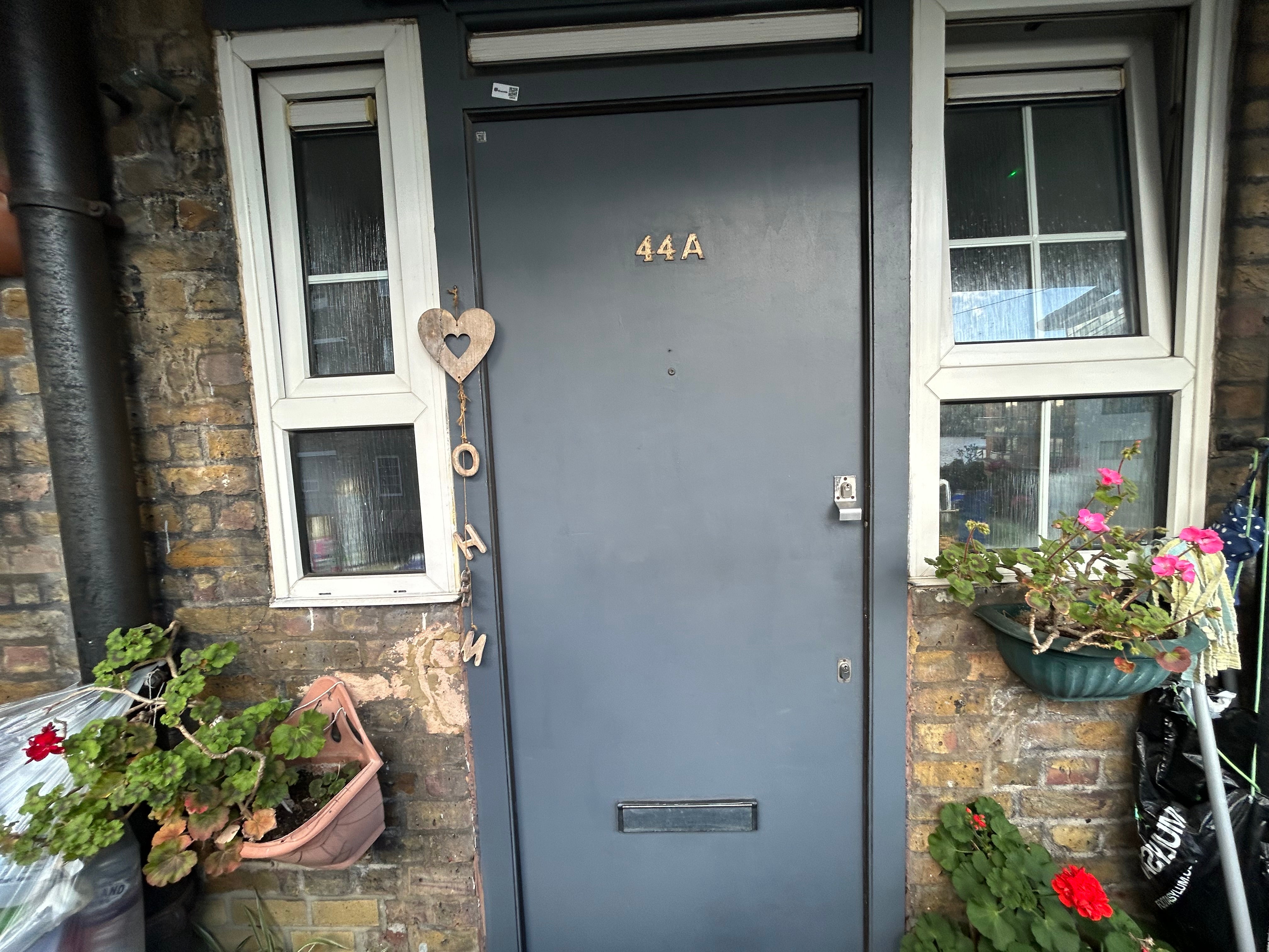 Flat Westferry Road in Greater London