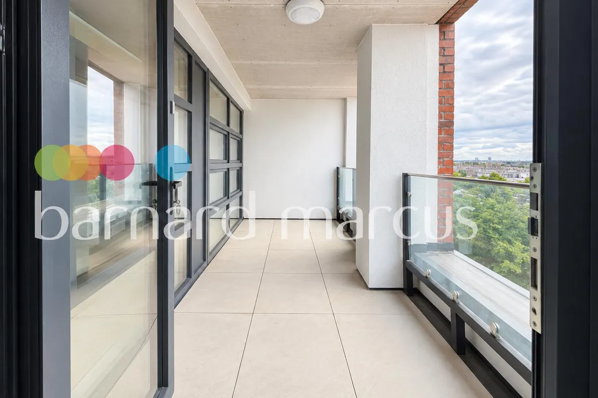 Flat Purley Way in Greater London