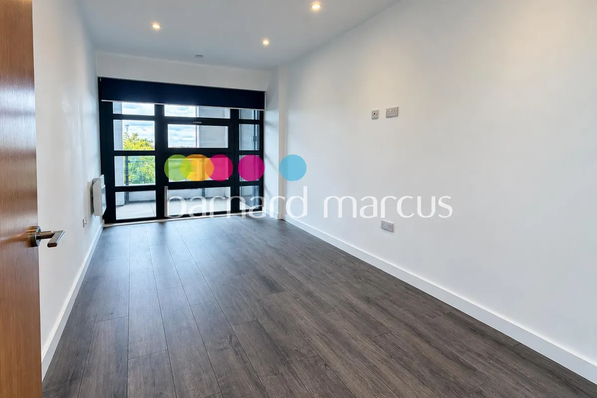 Flat Purley Way in Greater London