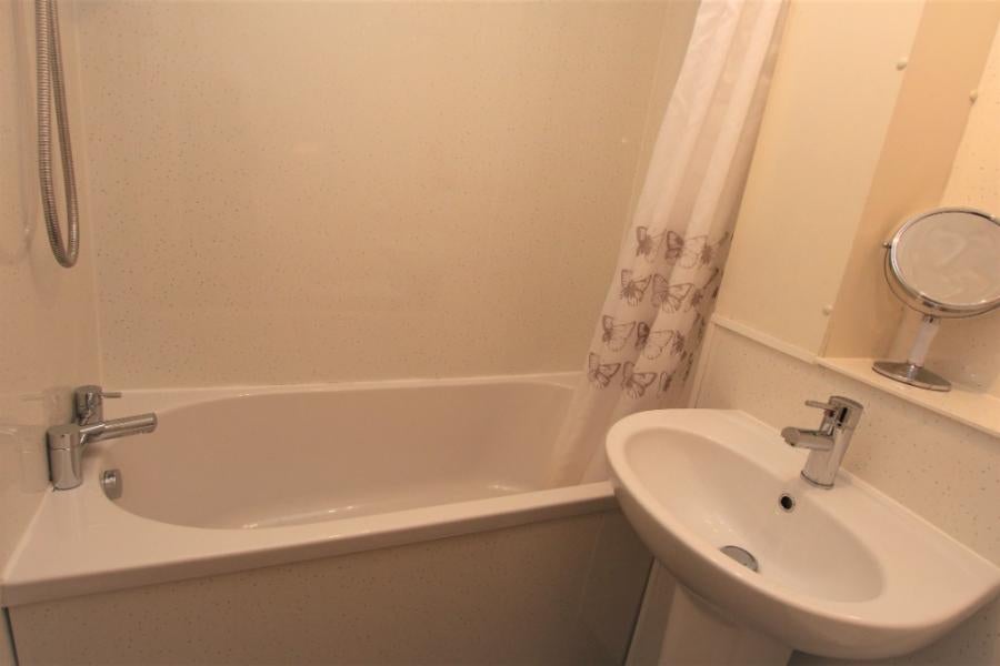 Flat Rosebank Avenue in Falkirk