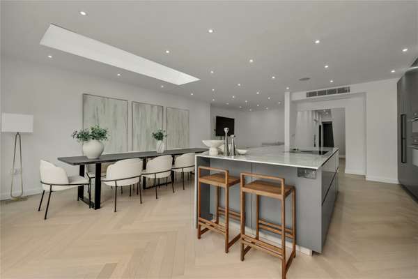 House Couchmore Avenue in Elmbridge