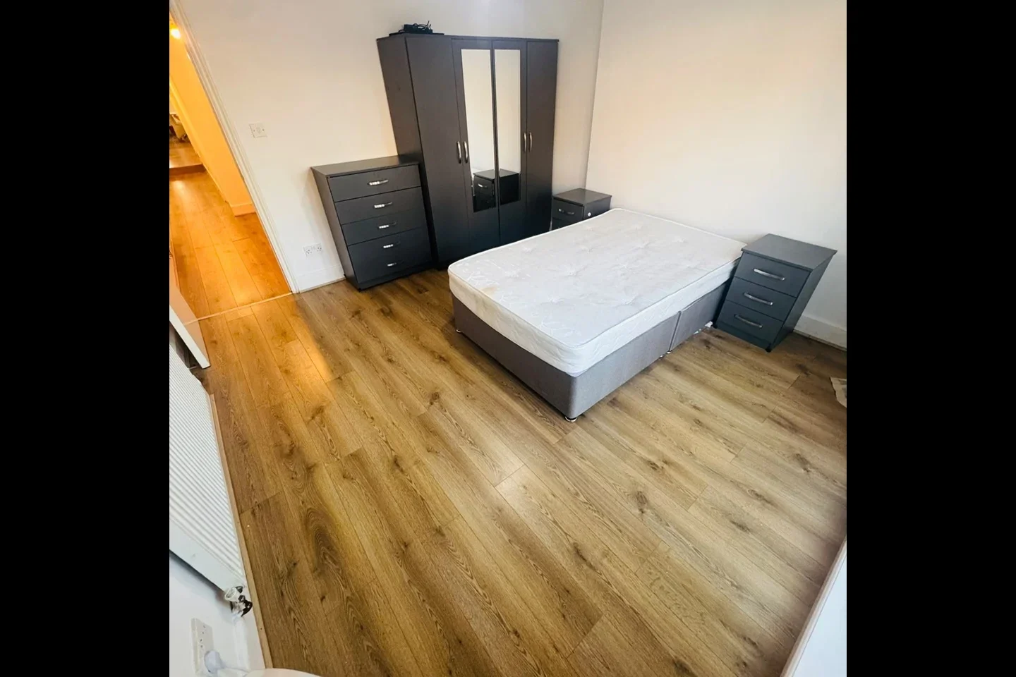 Flat Norbury Road in Greater London