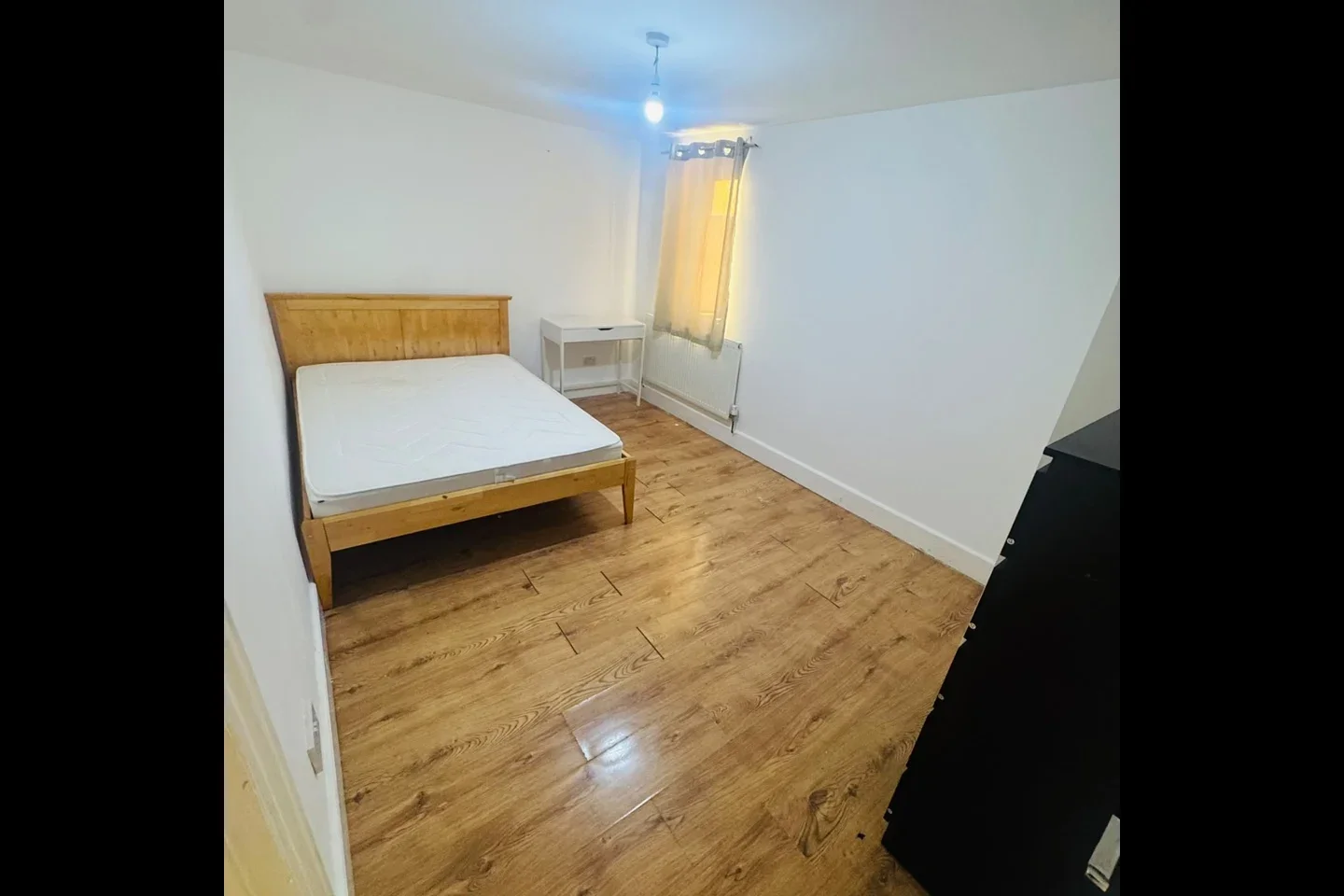 Flat Norbury Road in Greater London