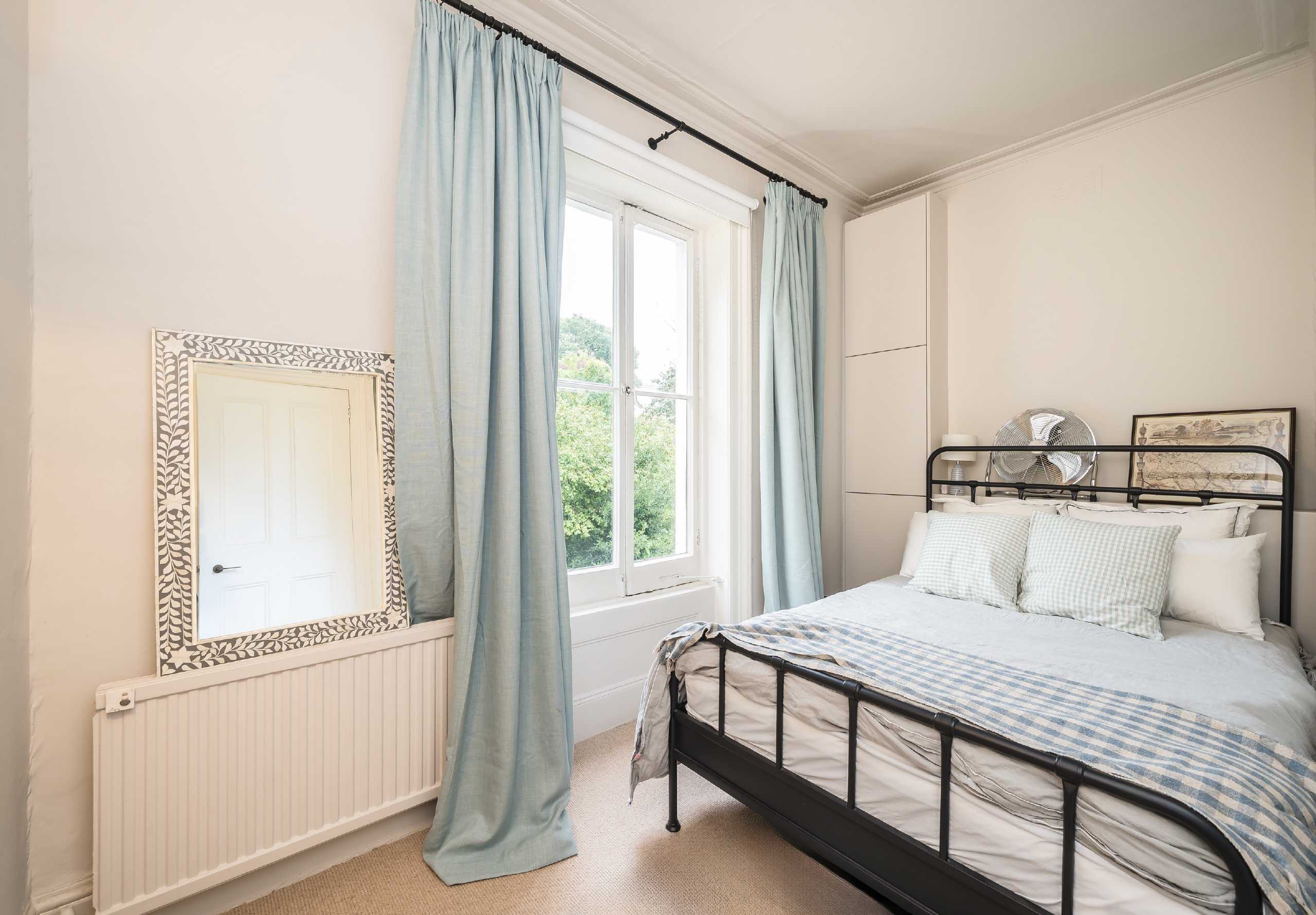 Flat Clarendon Road in Greater London