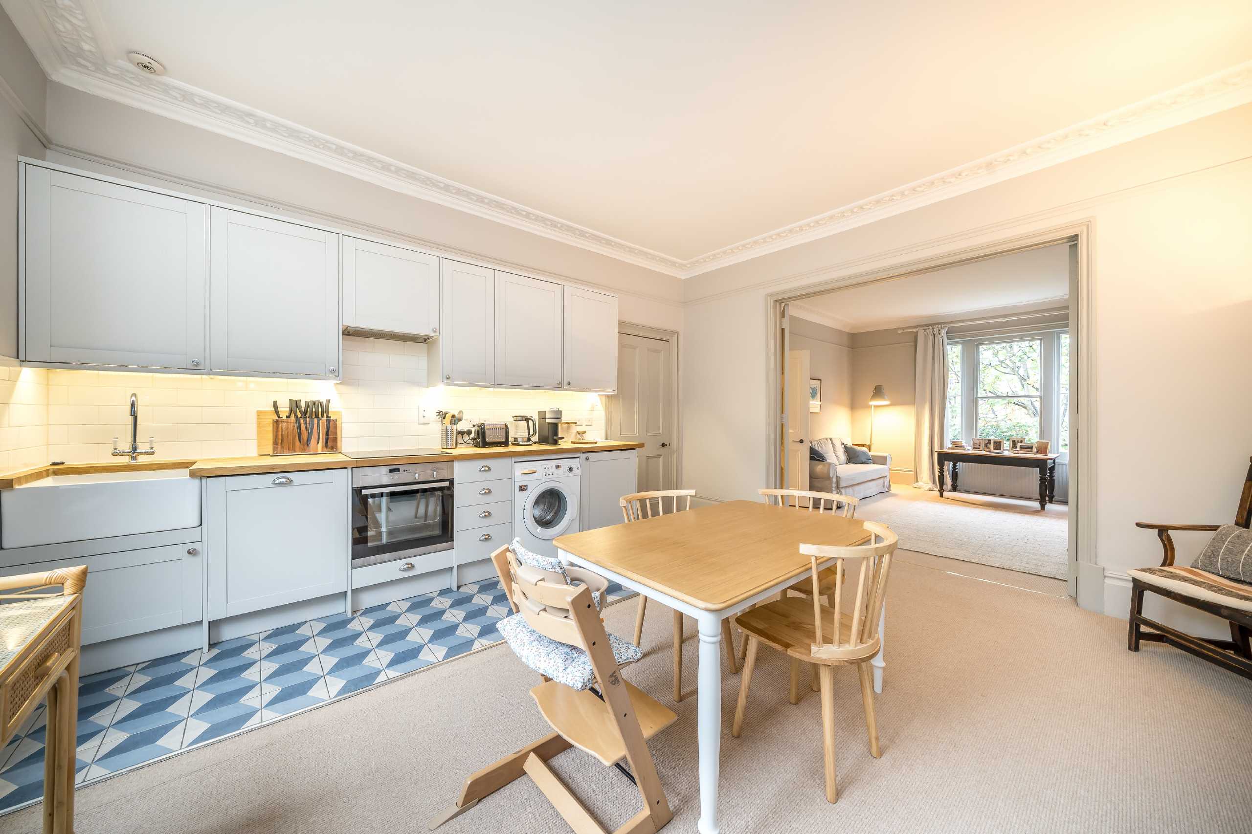 Flat Clarendon Road in Greater London