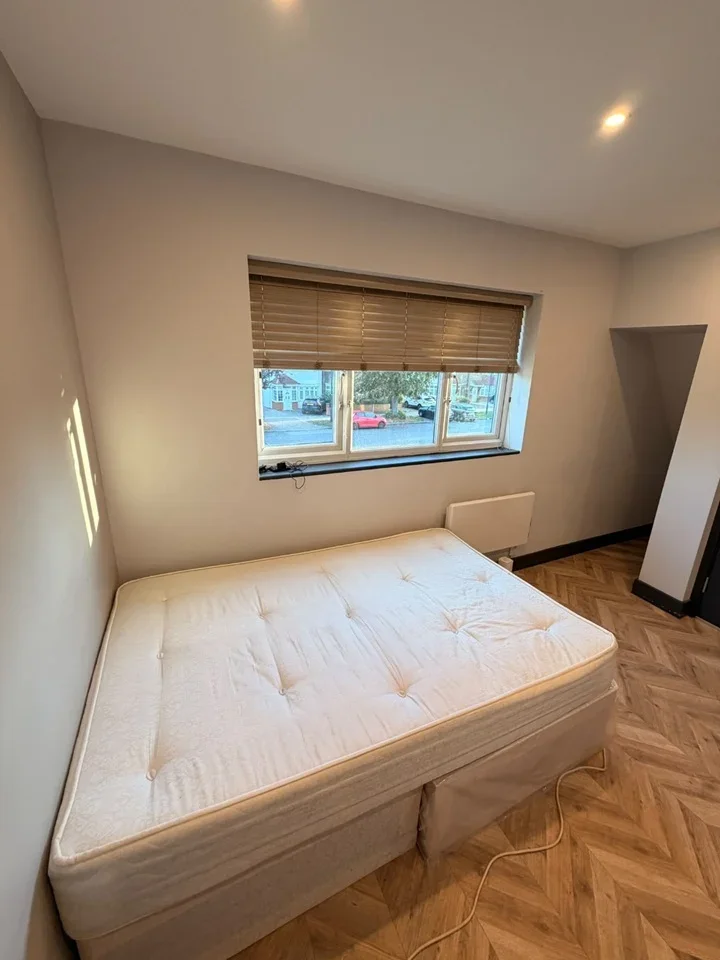 Flat Somervell Road in Greater London