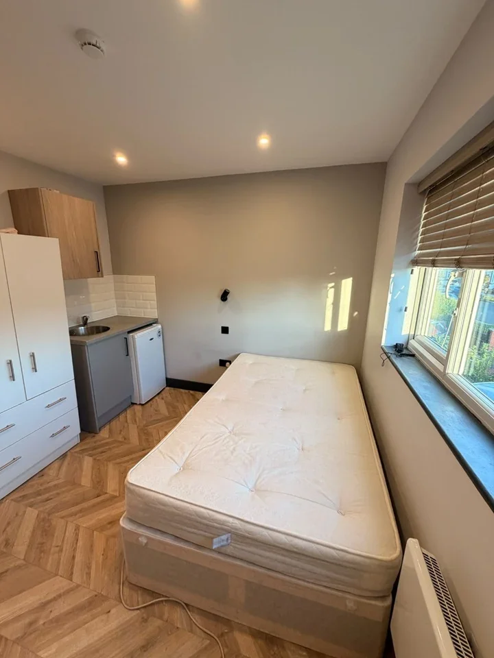 Flat Somervell Road in Greater London