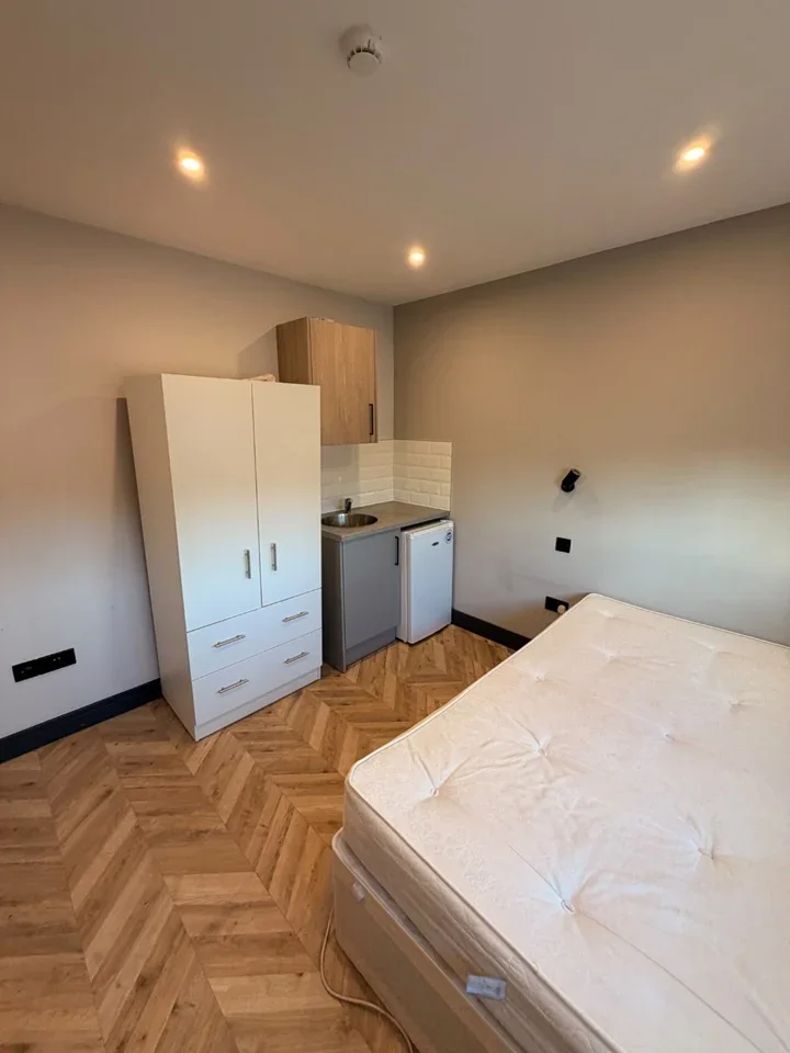 Flat Somervell Road in Greater London