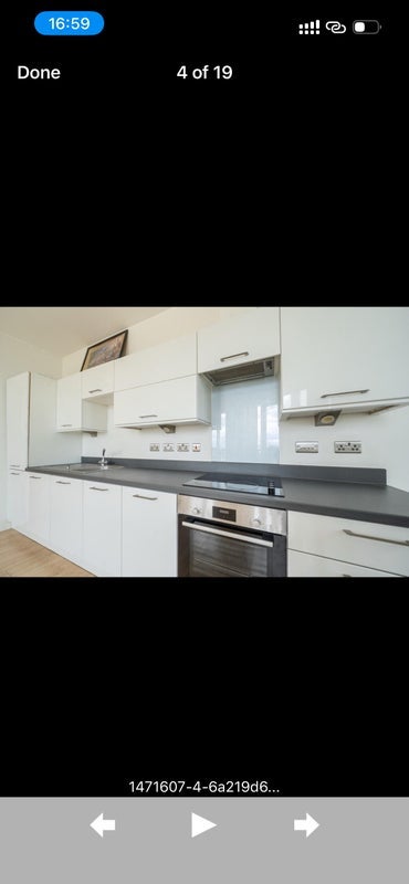 Room High Street in Greater London