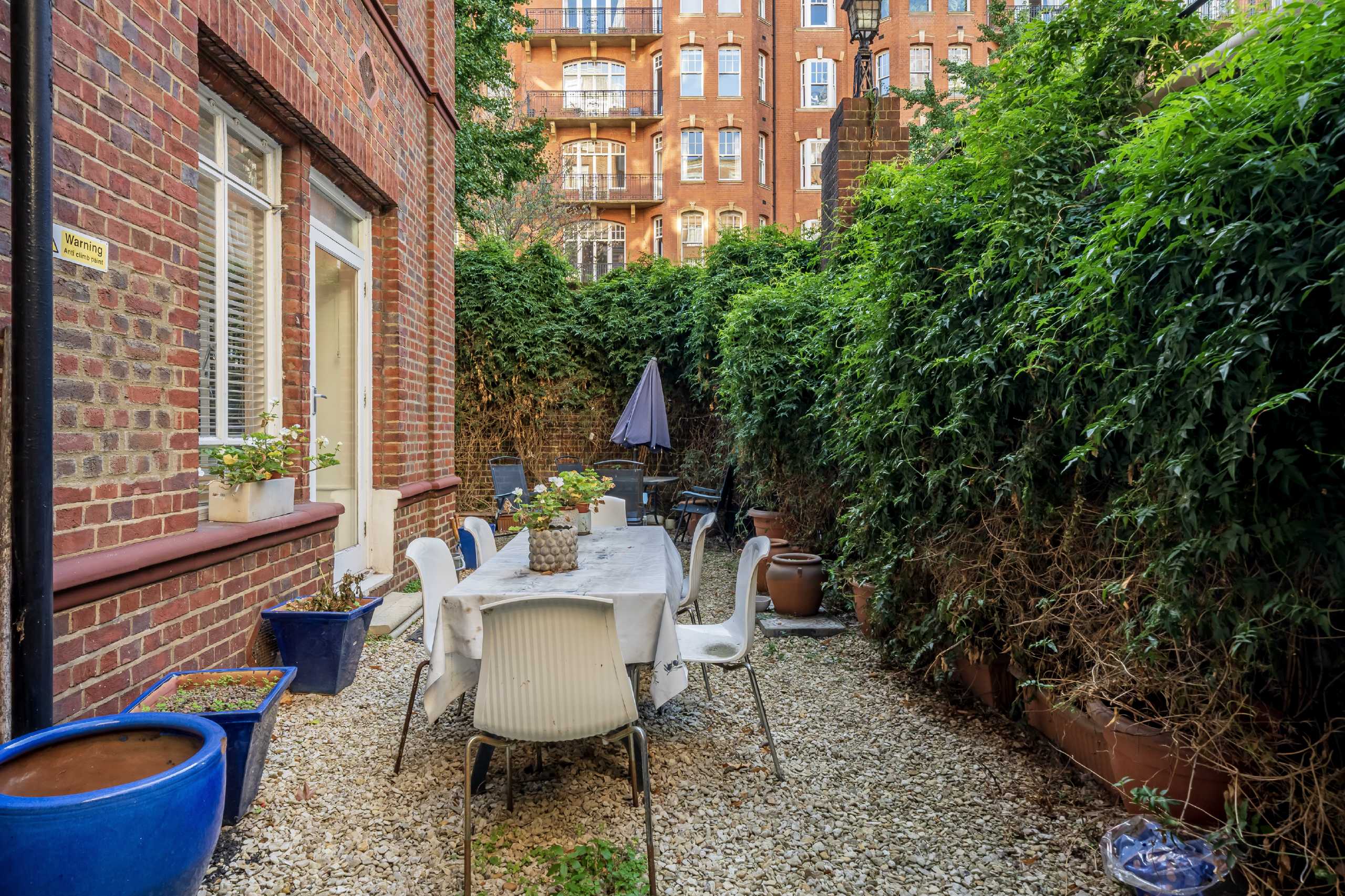Flat Oakwood Court in Greater London