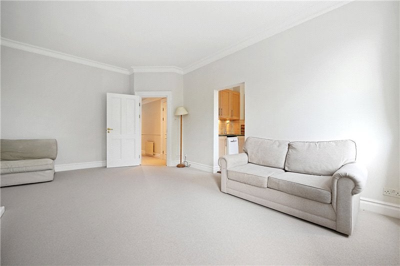Flat Southwell Gardens in Greater London