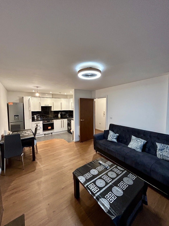 Flat Prince Regent Road in Greater London