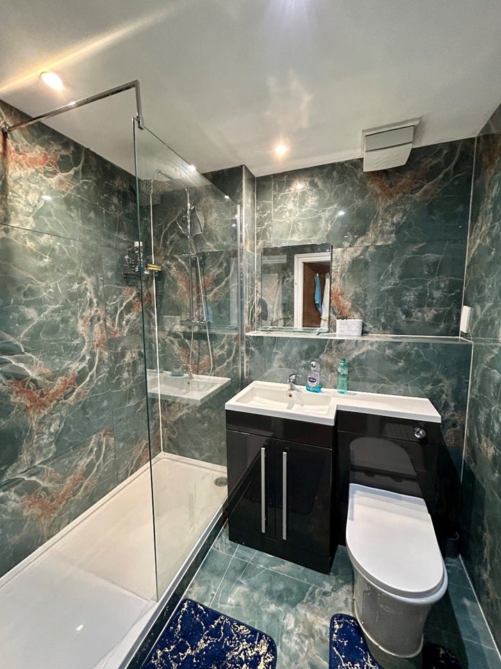 Flat Prince Regent Road in Greater London
