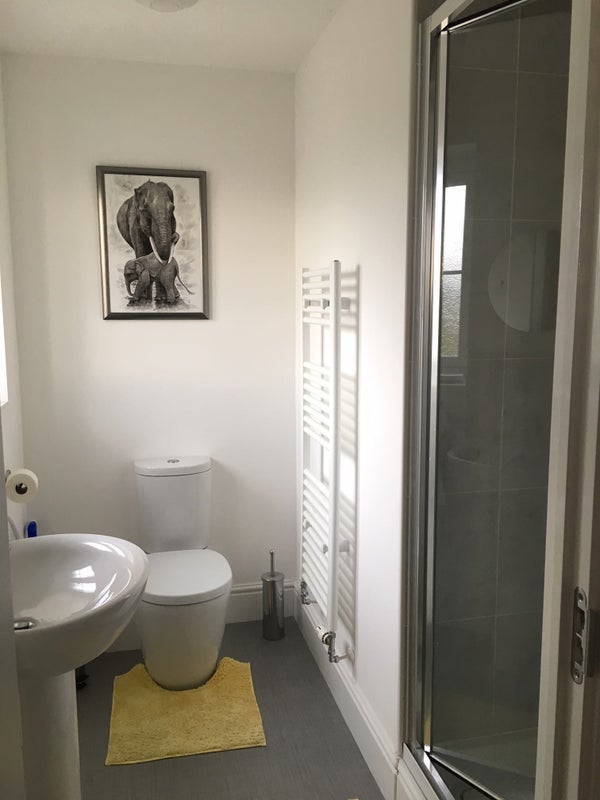 Room Crimson Way in Hinckley and Bosworth