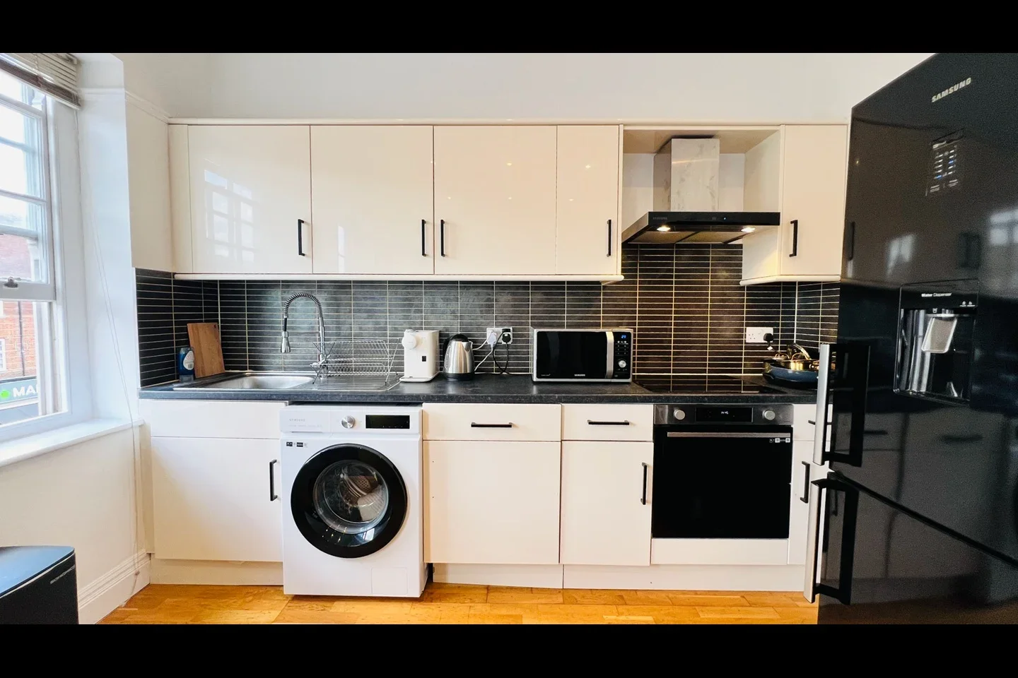 Flat Golders Green Road in Greater London