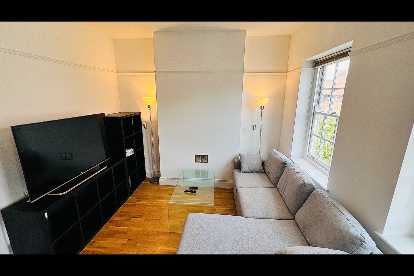 Flat Golders Green Road in Greater London