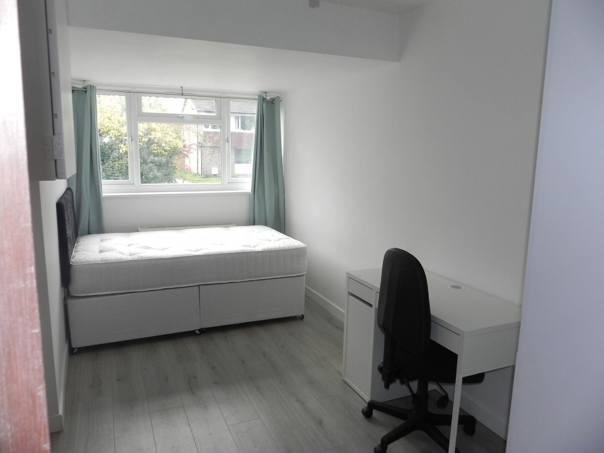 Room Guildford Park Avenue in Guildford