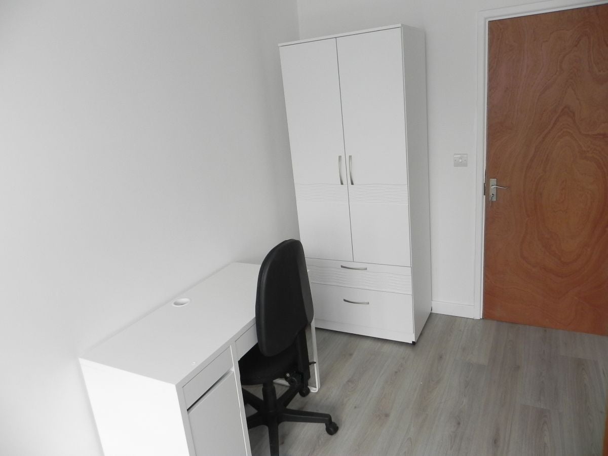 Room Guildford Park Avenue in Guildford
