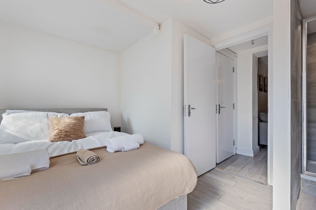 Flat Lewisham Way in Greater London